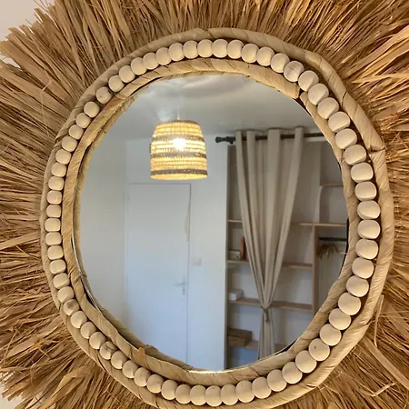 Rez De Avec Jardinet Proche De La *