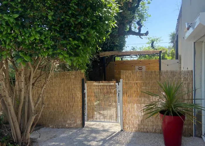 Rez De Avec Jardinet Proche De La Apartman Hyères